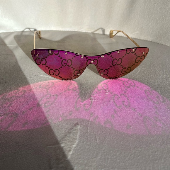 Gucci sunglasses and case - Picture 2 of 8